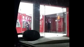 De puta entrando al cajero