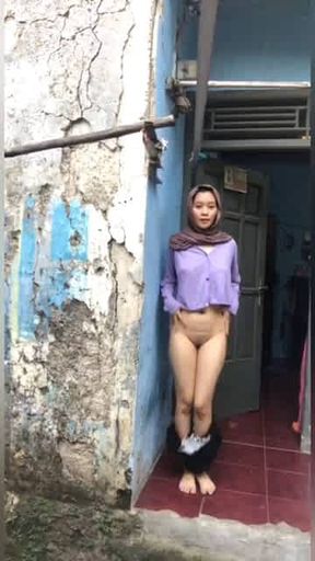 Abg bugil depan rumah