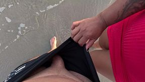 solinhas molhadas na areia: pes suadinhos que vao te deixar louco de tesao!