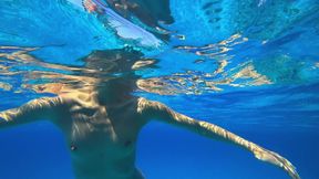 Stunning Girl Swims Nude on Public Beach