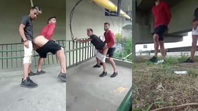 fodendo na marginal tiete,na passarela,carros passando ,eu e meu primo fodendo
