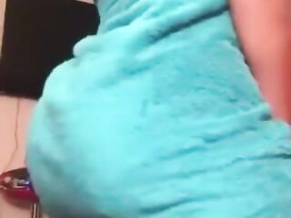 Bubblez twerking in a towel