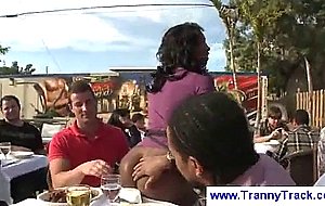 Ebony tranny waitress blows two guys outdoor