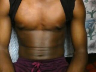 SOLO HUNK WITH MUSCLE CHEST TEASING