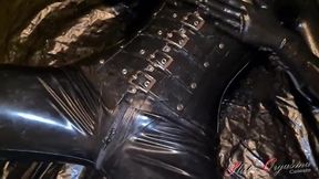 Slut- Orgasma Celeste sexy in black latex catsuit