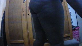 jerking of with family at home and showing my ass