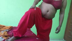 Bhabhi stood up and put in eggplant to relieve the burning sensation