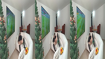 Mi Hermanastra Se Calienta Viendo El Partido De España Vs Japon Le encanta tocarse La Concha Y El culo 2