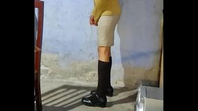 Puto se pajea con falda de colegiala cafe