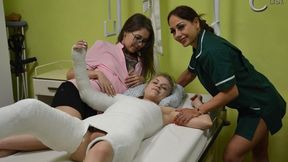 Bonnie in the hospital room in big cast