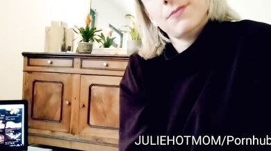 Stepmom’s hungry lips swallow every inch in French style