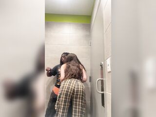 Interracial lesbo amateurs have enjoyment in restaurant baths