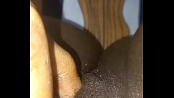 Hijastra piensa en la polla de su padrastro y se toca su clitoris hasta deslecharse, esta hijastra necesita una rica chupada.