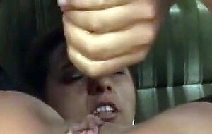 Creampie-Aufraumaktion einer deutschen Frau