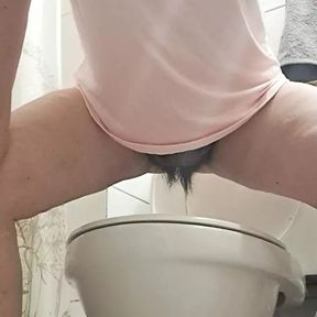 Mature milf masturbates after peeing