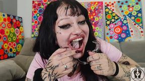 bimbo curvy girl mouth tongue fetish