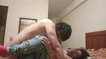 Tengo sexo con mi suegra a diario, su esposo esta trabajando y no sabe nada de esto