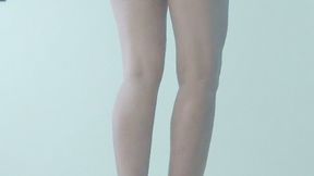 muchos vasos de icopor pisados empinada con tanga blanca y teticas, 20