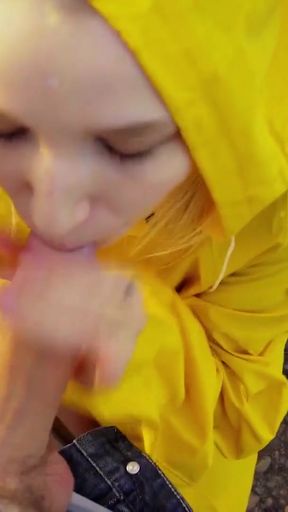 I met my ex-girlfriend, teen slut, she offered to give a blowjob on the street. - pov   Clip 1