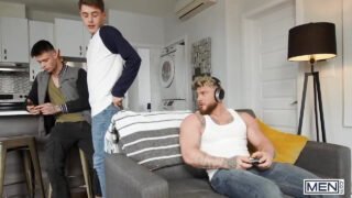 Bruce Huxley, Joey Mills e William Seed, un grosso cazzo viene scopato analmente