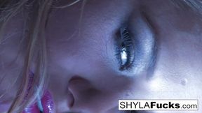 Shyla Stylez's smoking solo session