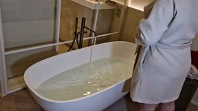 Lina Roselina & Lady S’s Naughty Bath Chat