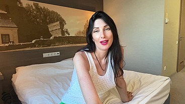 Hot MILF sucked her step daughter's boyfriend
