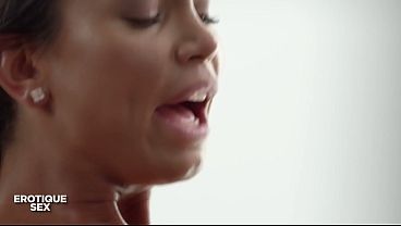 Huge Tits MILF Chloe Lamour gets Creampie In Her Pussy After a Hot Massage