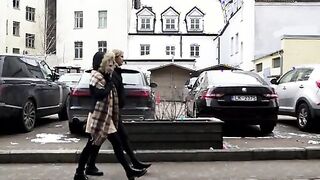 Elza A and her gf Lesya walk the streets hand in hand as they enjoy some sightseeing. They stop in