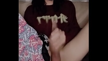 POV_ Despertaste a mitad de la pijamada con tu bro el Femboy