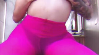 Große Titten, großer Hintern: Die amerikanische MILF Lela Star wird anal gefickt.