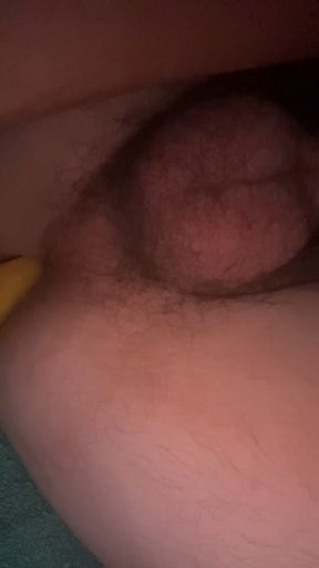 Young 18-year-old virgin from the 59 puts a banana on himself, he goes faster and faster!