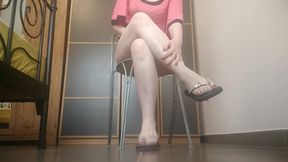 Toe tapping crossed legs in flip flops