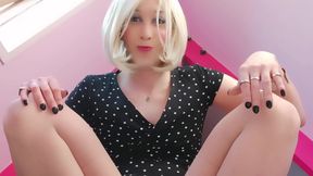 Kamila showing her body and cumming in the pink attic