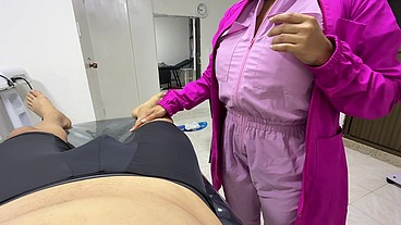 Consultorio se convierte en festival sexual doctora demasiado caliente