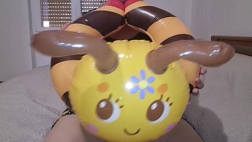 Nicoletta and the Inflatable Bee