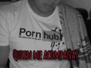 Guapo gay tiene una entrevista en solitario y se masturba