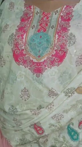 Stepmammi ko message karke unka dard kam kia , stepmummi muh me leke jor jorse chosen lagi   Clip 1