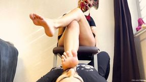 Valeria´s Human Footstool - Inhaling Her Bare Soles & Toes