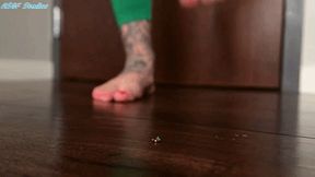 ** Short - Feet ** Chicana EPIC GIANTESS DRAMA! Escapee ruins it for all! Now they must suffer!! GTS VORE, ASS, FEET Worship and CRUSH!! - MP4