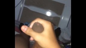 Novinho Gostoso Batendo Punheta