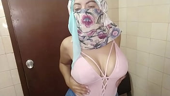 HOT Arab In Sexy Jeans And Niqab Masturbates Muslim Squirting Pussy And Squirts On Jeans