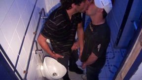 Suckgn cock straight on punblic toilets