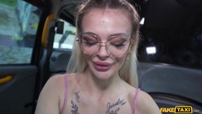 Luisa Star's Wild Influence in Steamy Cab