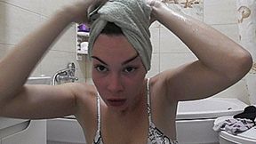 REQUEST I WASH MY SHORT WHITE HAIR OVER THE BATHROOM!MP4