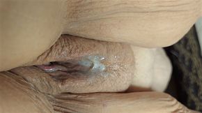 Big fat ass booty white hijab woman in porn video shaking jiggling her thick belly, her phat juicy pussy on bbc black man cock