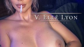 Elle Lyon Wants You to Come to Bed