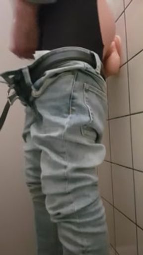 At the university I fuck my ass with a dildo lubricated with my sperm.