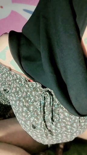 A beautiful hijab wants to have sex but doesn't have any friends.
