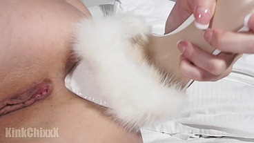 Lina Masturbation With Fluffy High Heels